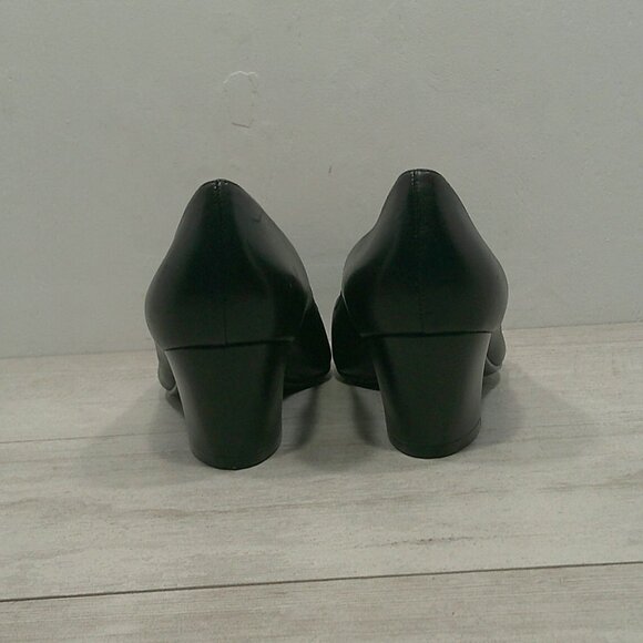 Naturalizer Black Classic Reto Leather Pointed Toe Mali Pumps Size 9 W | Wide - Picture 10 of 12